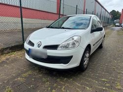 Weiß Gebraucht 2008 Renault Clio III Kleinwagen | 2.190 €