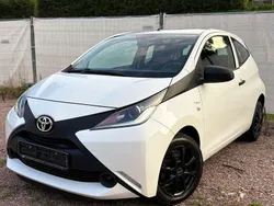 Weiß Gebraucht 2015 Toyota Aygo Kleinwagen | 6.490 € (Fairer Preis)
