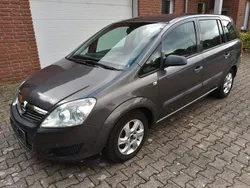 Grau Gebraucht 2009 Opel Zafira Selection Van / Kleinbus | 3.490 € (Fairer Preis)