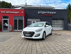 Polar white / sol Gebraucht 2017 Hyundai i30 Classic Limousine | 8.999 € (Guter Preis)