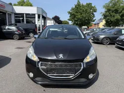 Schwarz perla nera Gebraucht 2013 Peugeot 208 Style Kleinwagen | 5.500 € (Fairer Preis)