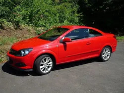 Rot Gebraucht 2006 Opel Astra Cabriolet Cosmo Cabrio | 1.390 € (Superpreis)