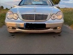 Silber Gebraucht 2002 Mercedes C200 Limousine | 1.950 €