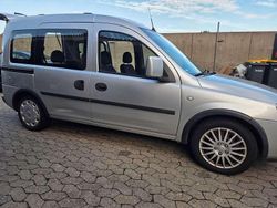 Grau Gebraucht 2006 Opel Combo Van / Kleinbus | 3.950 € (Teuer)