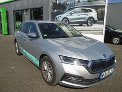 Brilliantsilber metallic Gebraucht 2024 Skoda Octavia Style Kombi | 32.790 € (Fairer Preis)