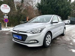 Sleek silver Gebraucht 2016 Hyundai i20 Classic Limousine | 6.490 € (Fairer Preis)