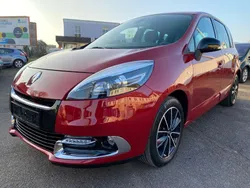 Rot Gebraucht 2012 Renault Scénic III Bose Edition Van / Kleinbus | 7.499 € (Etwas zu teuer)