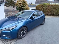 Blau Gebraucht 2017 Mazda 3 Exclusive-Line Limousine | 12.335 € (Fairer Preis)