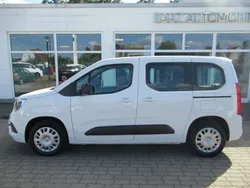 Weiß Gebraucht 2023 Opel Combo Life Edition Van / Kleinbus | 22.450 € (Fairer Preis)