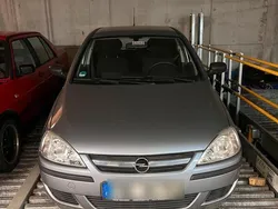 Grau Gebraucht 2004 Opel Corsa Kleinwagen | 2.550 € (Teuer)
