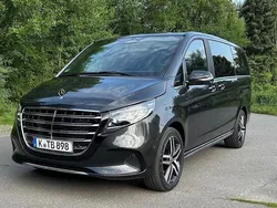 Grau Gebraucht 2024 Mercedes V300 Exclusive Van / Kleinbus | 83.300 € (Etwas zu teuer)