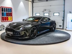 Aston Martin DB12