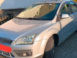 Silber Gebraucht 2005 Ford Focus Ghia Limousine | 1.799 € (Superpreis)