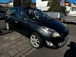 Grau Gebraucht 2010 Renault Scénic III Luxe Van / Kleinbus | 3.399 € (Fairer Preis)