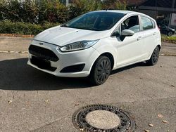 Weiß Gebraucht 2016 Ford Fiesta Trend Kleinwagen | 5.250 €