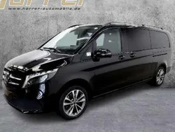 Obsidianschwarz metallic Gebraucht 2023 Mercedes V300 Avantgarde Van / Kleinbus | 55.870 € (Superpreis)