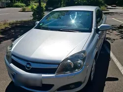Silber Gebraucht 2005 Opel Astra GTC Coupé | 3.000 € (Teuer)