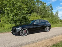Schwarz Gebraucht 2016 Mercedes C400 Kombi | 40.000 €