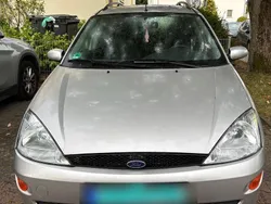 Grau Gebraucht 2000 Ford Focus Kombi | 2.850 € (Teuer)