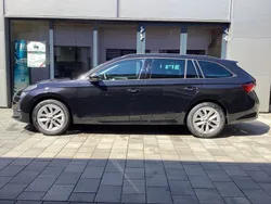 Black magic perleffekt (metallic) Gebraucht 2024 Skoda Octavia Selection Kombi | 30.950 € (Fairer Preis)