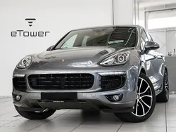 Grau Gebraucht 2016 Porsche Cayenne SUV | 38.990 € (Teuer)