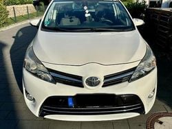 Weiß Gebraucht 2015 Toyota Verso Skyview Edition Van / Kleinbus | 10.490 € (Fairer Preis)