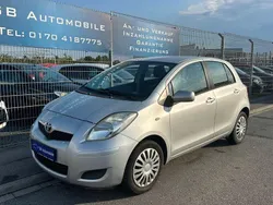 Silber Gebraucht 2012 Toyota Yaris Cool Limousine | 3.990 € (Guter Preis)
