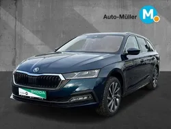 Blau (lavablau metallic) met. Gebraucht 2024 Skoda Octavia Style Kombi | 30.780 € (Fairer Preis)