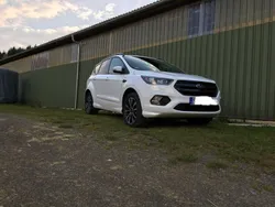 Weiß Gebraucht 2017 Ford Kuga ST-Line SUV | 16.500 € (Fairer Preis)