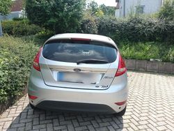 Grau Gebraucht 2009 Ford Fiesta Kleinwagen | 3.500 €