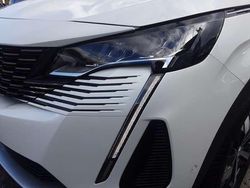Weiß metallic Gebraucht 2023 Peugeot 3008 Allure | 25.700 € (Guter Preis)