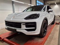 Weiß Gebraucht 2024 Porsche Cayenne Coupe GTS Coupé | 142.500 €