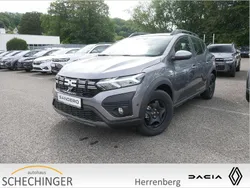 Grau Neu 2025 Dacia Sandero Expression Kleinwagen | 19.749 € (Etwas zu teuer)