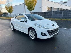 Weiß Gebraucht 2010 Peugeot 207 CC Platinum Cabrio | 4.990 € (Etwas zu teuer)