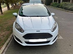 Weiß Gebraucht 2013 Ford Fiesta Kleinwagen | 4.499 € (Fairer Preis)