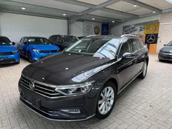 Grau Gebraucht 2023 VW Passat Elegance Kombi | 25.749 € (Fairer Preis)