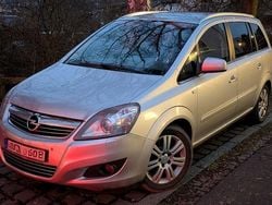 Silber Gebraucht 2012 Opel Zafira Family Van / Kleinbus | 3.250 € (Superpreis)