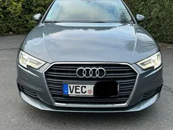 Grau Gebraucht 2016 Audi A3 Sportback Kleinwagen | 15.250 €