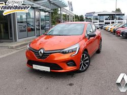Orange Gebraucht 2022 Renault Clio V Techno Limousine | 15.690 € (Etwas zu teuer)