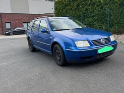 Blau Gebraucht 2002 VW Bora Limousine | 680 € (Guter Preis)