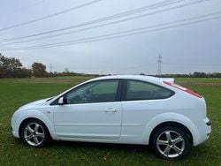 Weiß Gebraucht 2008 Ford Focus Limousine | 3.499 € (Etwas zu teuer)