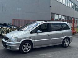 Silber Gebraucht 2004 Opel Zafira Edition Van / Kleinbus | 3.900 € (Teuer)