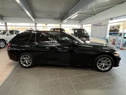 Black sapphire Gebraucht 2022 BMW 320 Kombi | 27.400 € (Guter Preis)