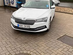 Weiß Gebraucht 2022 Skoda Superb Kombi | 20.999 € (Fairer Preis)