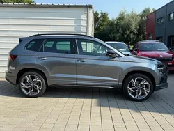 Stahlgrau stahlgrau Neu 2025 Skoda Karoq SportLine SUV | 39.710 € (Guter Preis)