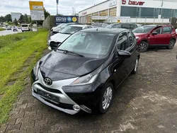 211 midnightschwarz met. (metallic) Gebraucht 2018 Toyota Aygo Team Kleinwagen | 9.990 € (Etwas zu teuer)