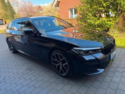 Schwarz Gebraucht 2022 BMW 520 M Sport Kombi | 33.900 € (Guter Preis)