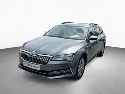 Graphitegrau Gebraucht 2022 Skoda Superb Ambition Kombi | 25.880 € (Etwas zu teuer)
