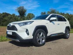Weiß Gebraucht 2019 Toyota RAV4 Hybrid Lounge SUV | 30.500 € (Fairer Preis)