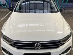Weiß Gebraucht 2020 VW Passat Elegance Kombi | 21.990 € (Guter Preis)